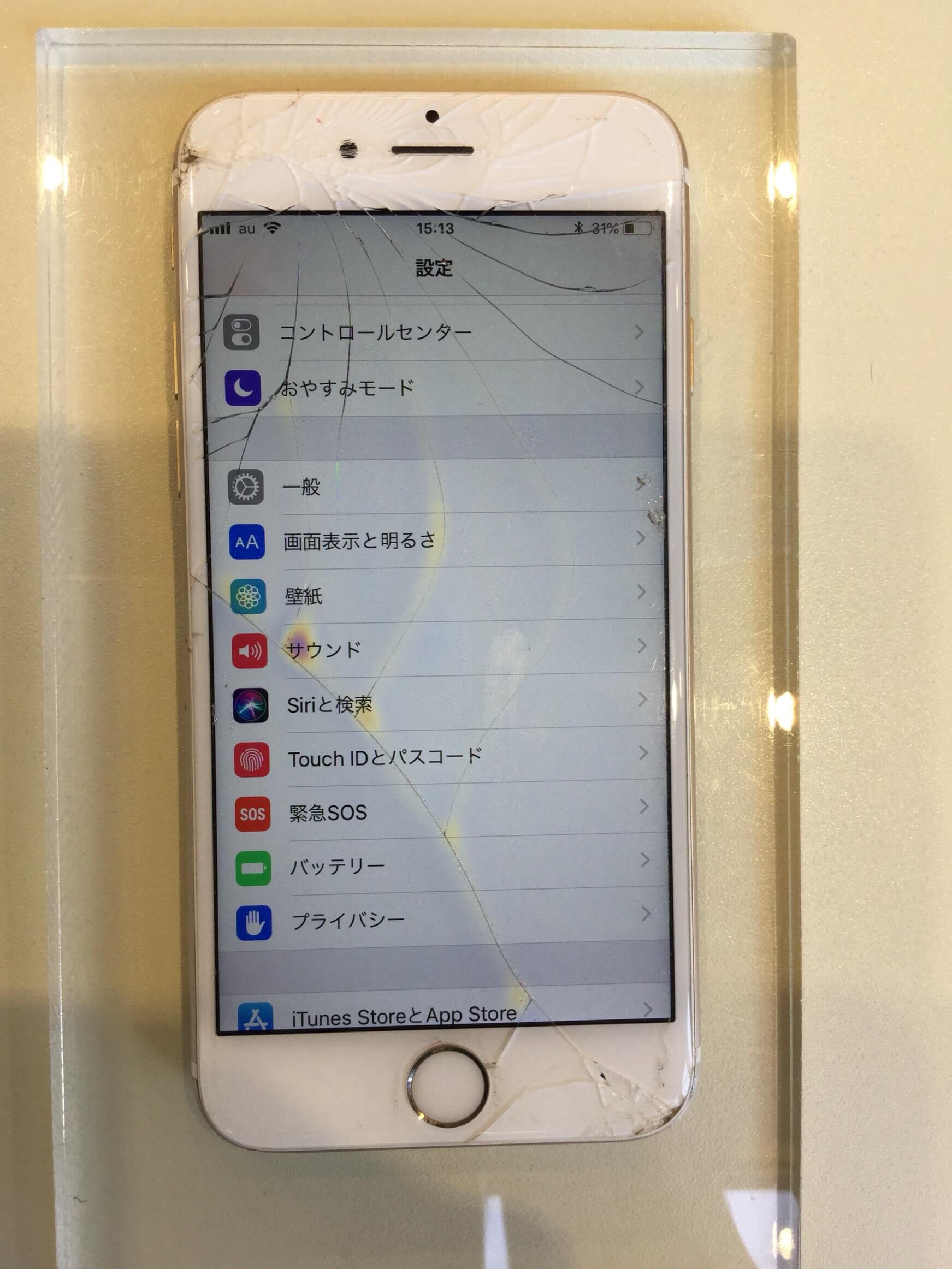 Iphoneの画面が割れて変色も スマホ修理ならicracked Google Pixel Sharp Iphone総務省登録修理