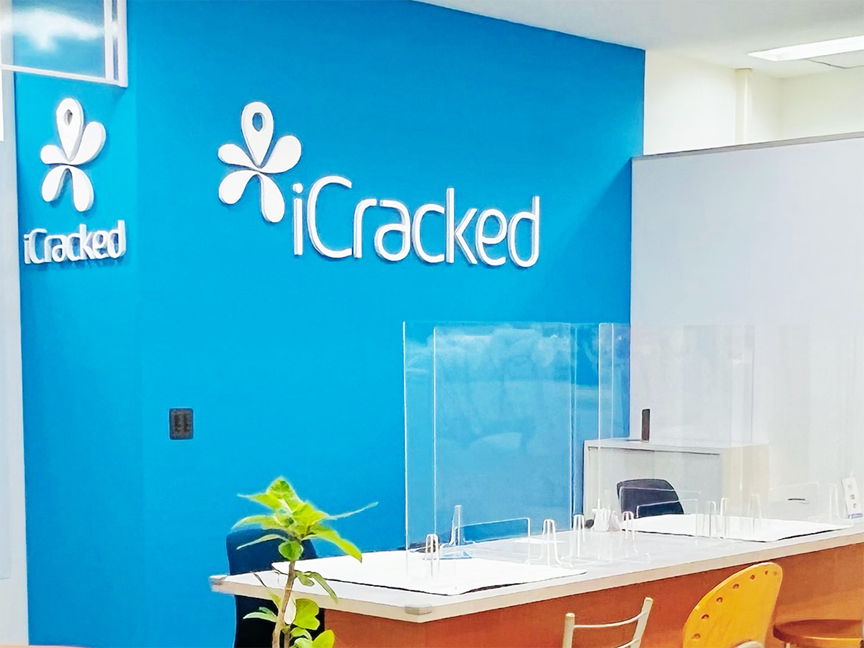 iCracked Store イオンスタイル洲本の店舗画像