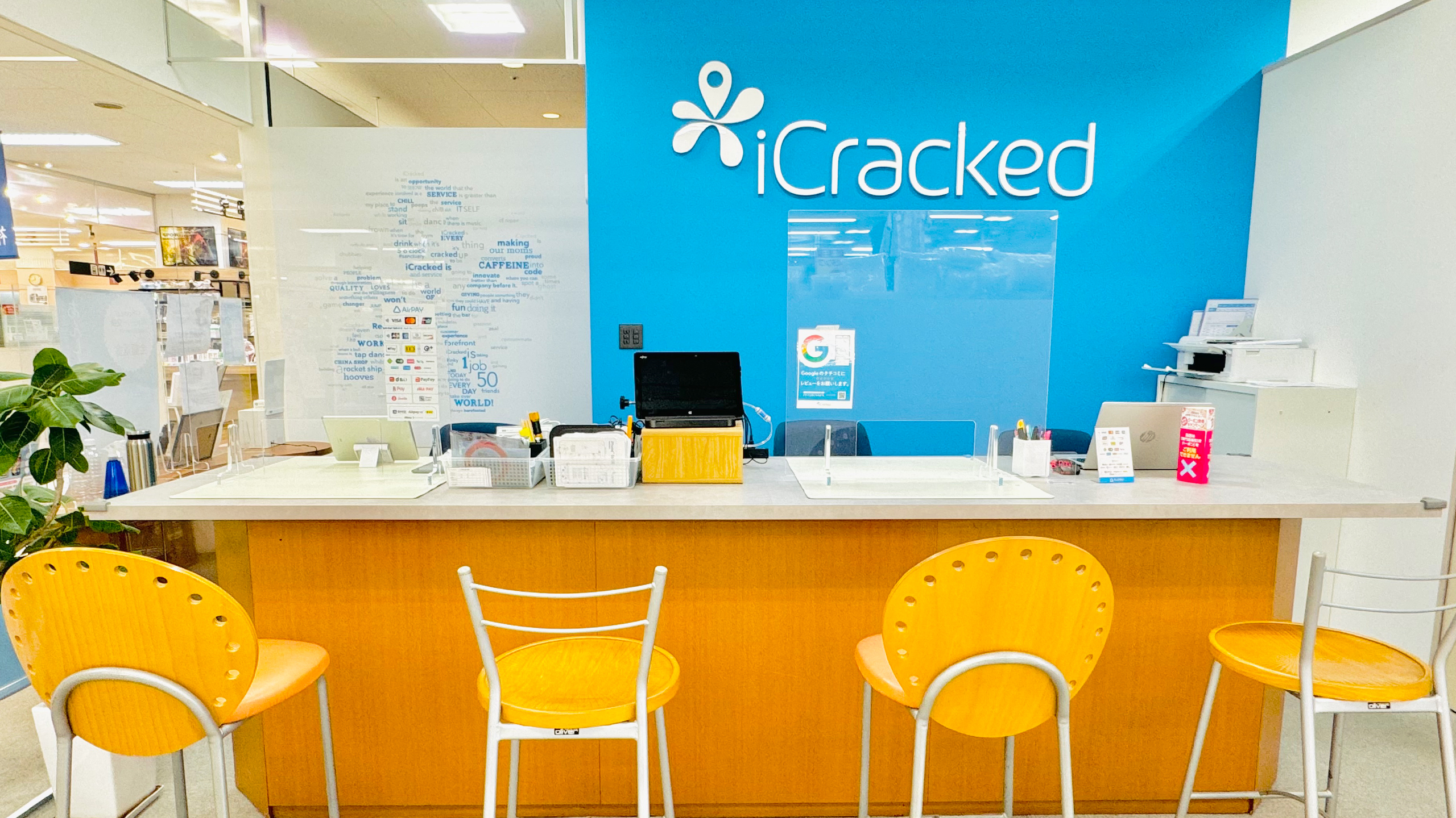 iCracked Store イオンスタイル洲本の店舗画像