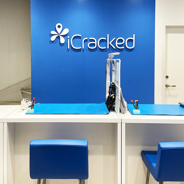 iCracked Store 府中