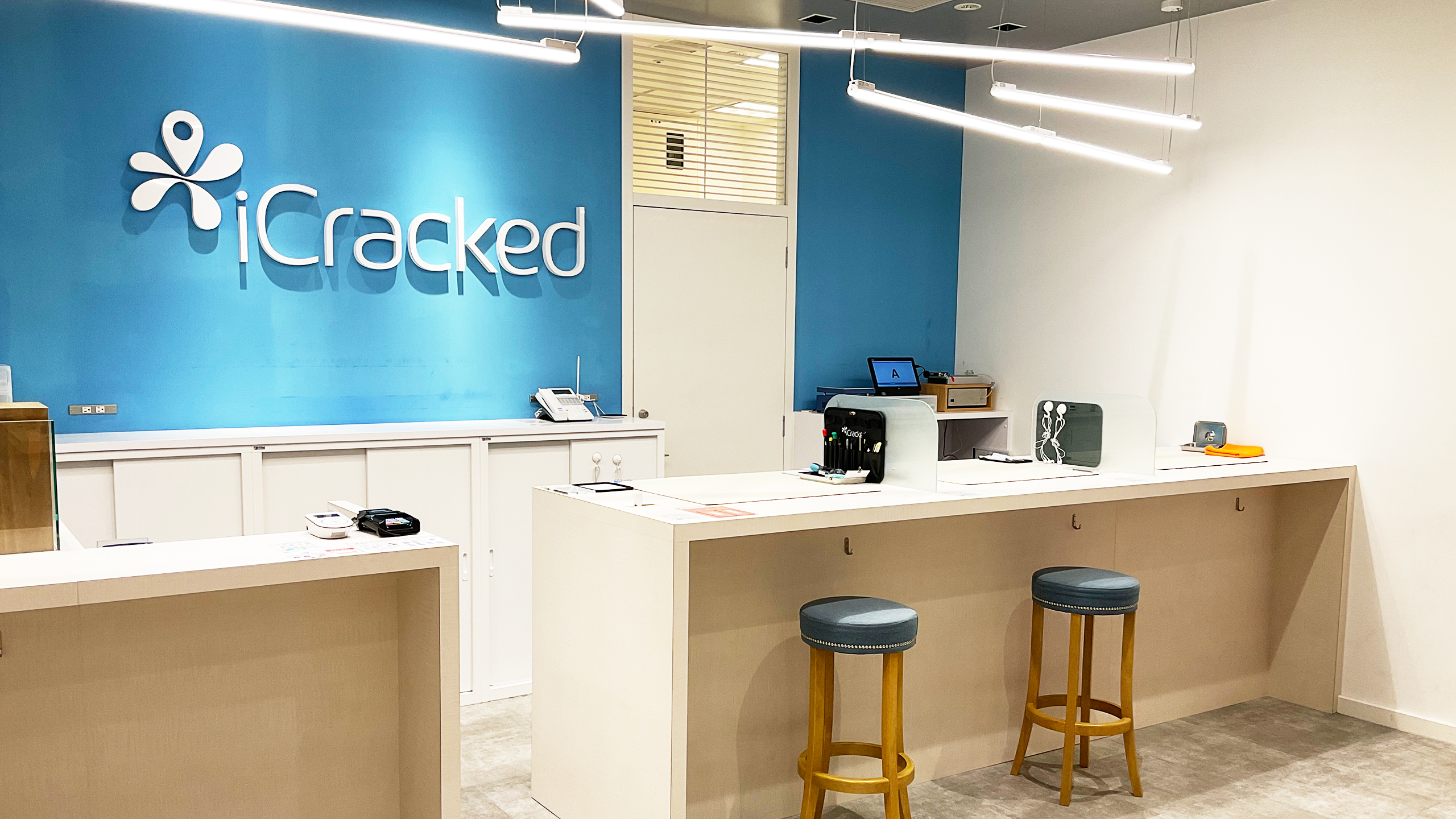 iCracked Store グランフロント大阪の店舗画像