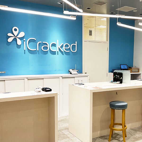 iCracked Store ハンズ心斎橋