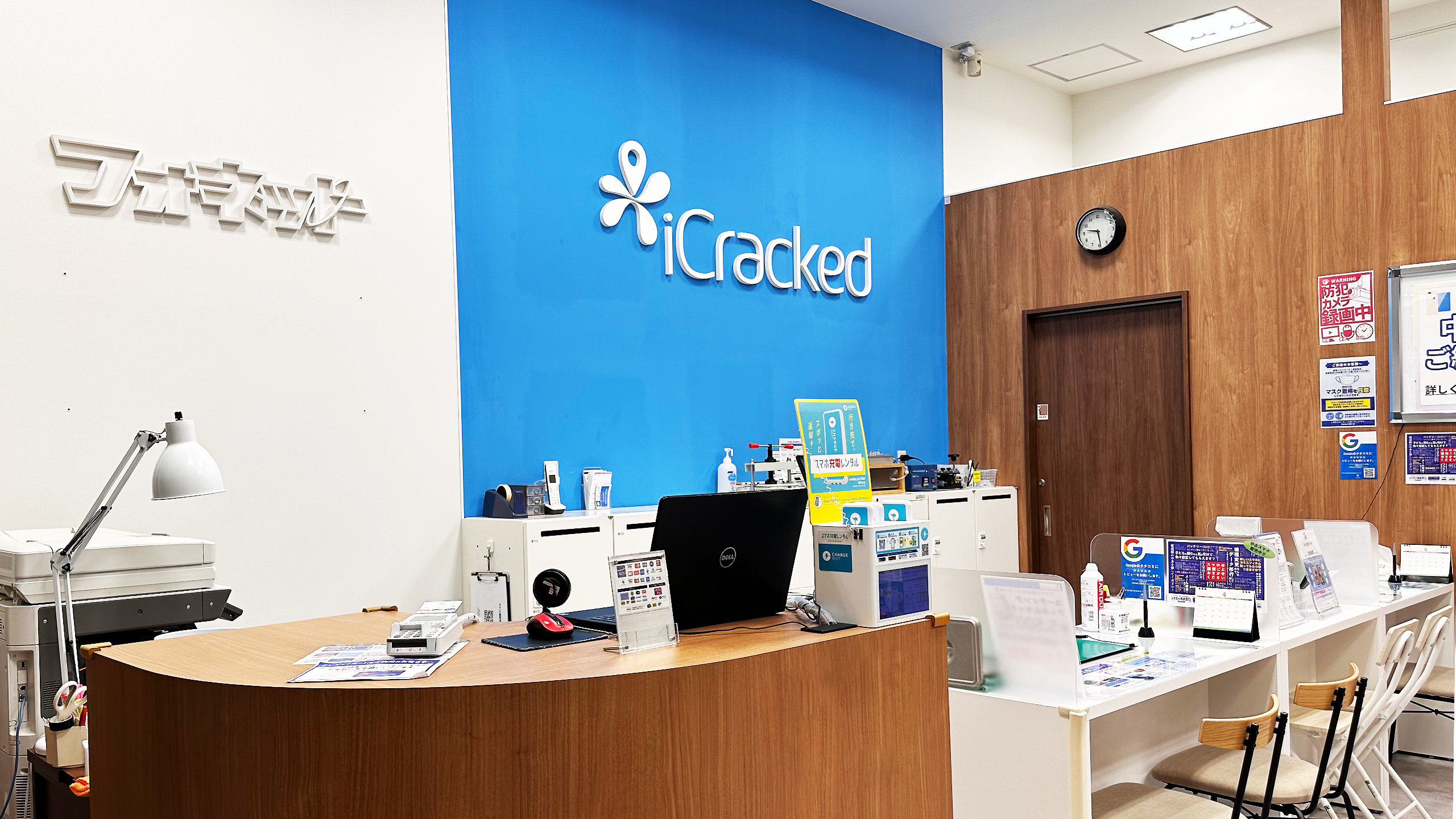 iCracked Store イオンモール甲府昭和の店舗画像