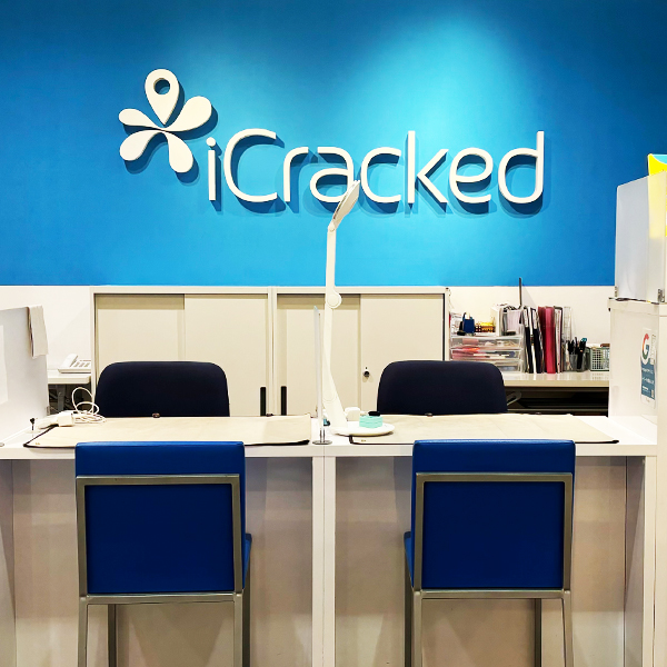 iCracked Store モザイクモール港北